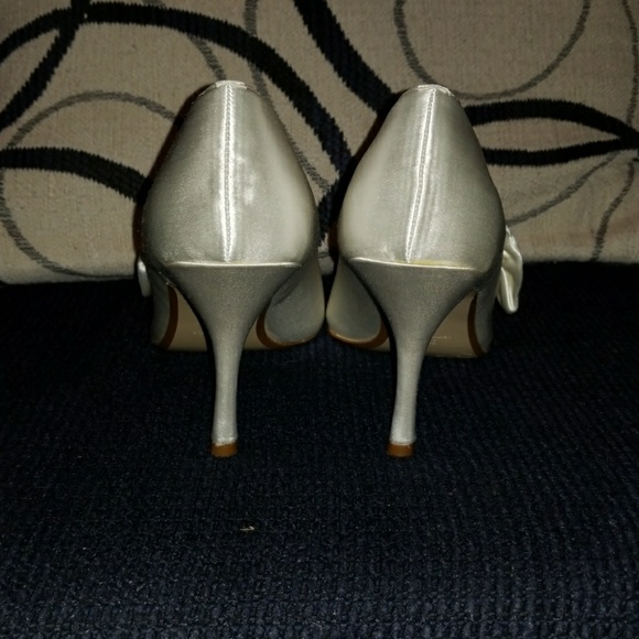 Shoes with cloth shoe bags included - Picture 3 of 6